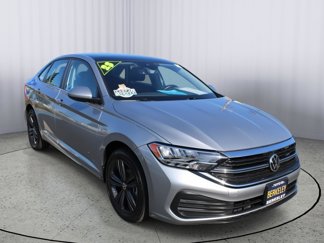 Used 2023 Volkswagen Jetta SE image 1