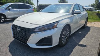 Used 2023 Nissan Altima 2.5 SV w/ SV Premium Package image 1
