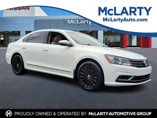 Used 2017 Volkswagen Passat 1.8T SE image 1