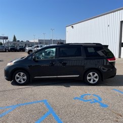 Used 2013 Toyota Sienna LE image 1