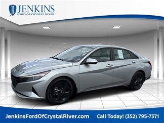 Used 2023 Hyundai Elantra SEL w/ Winter Weather Package image 1