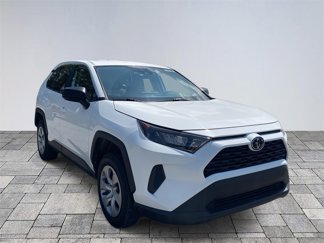 Used 2022 Toyota RAV4 LE image 1