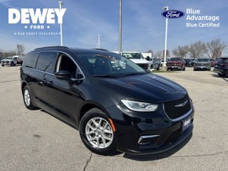 Used 2022 Chrysler Pacifica Touring-L image 1