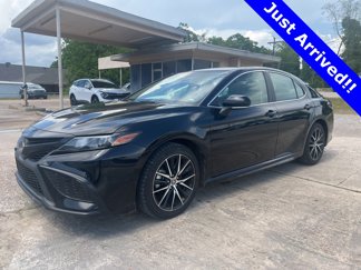 Used 2023 Toyota Camry SE image 1