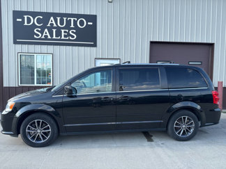 Used 2017 Dodge Grand Caravan SXT image 1