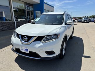 Used 2016 Nissan Rogue SV image 1