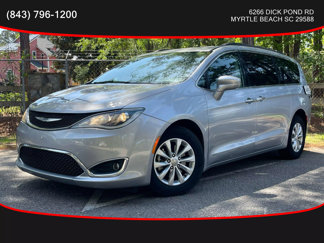 Used 2017 Chrysler Pacifica Touring-L image 1