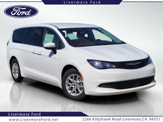 Used 2022 Chrysler Voyager LX image 1