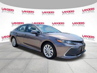 Used 2022 Toyota Camry LE image 1
