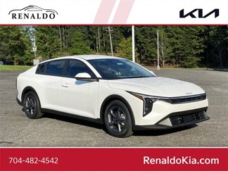 New 2025 Kia K4 LXS image 1