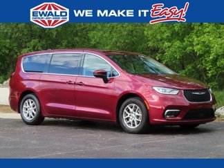 Used 2023 Chrysler Pacifica Touring-L image 1
