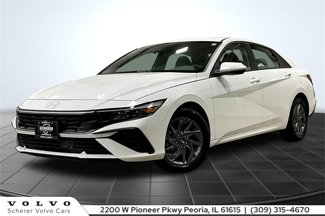 Used 2024 Hyundai Elantra SEL image 1