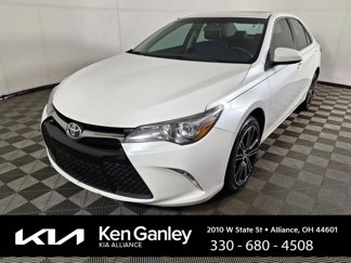 Used 2016 Toyota Camry SE image 1