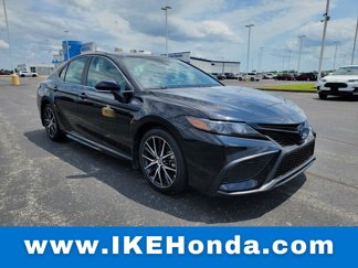 Used 2024 Toyota Camry SE image 1
