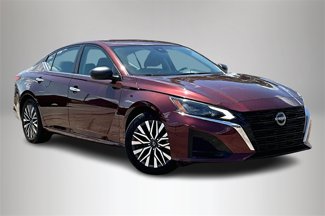 Used 2024 Nissan Altima 2.5 SV image 1