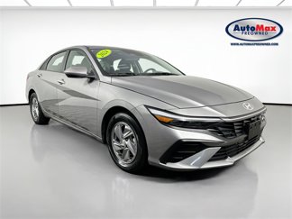 Used 2024 Hyundai Elantra SE image 1