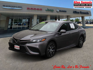Used 2023 Toyota Camry SE image 1