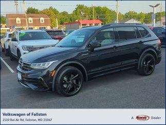 Used 2023 Volkswagen Tiguan SE R-Line image 1