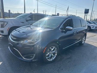 Used 2017 Chrysler Pacifica Limited w/ UConnect Theater Package image 1