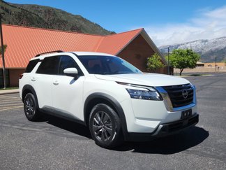 Used 2022 Nissan Pathfinder SV image 1