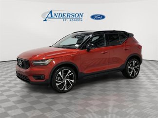 Used 2021 Volvo XC40 T5 R-Design w/ Advanced Package image 1