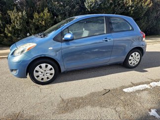 Used 2011 Toyota Yaris 2-Door Hatchback image 1