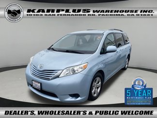Used 2017 Toyota Sienna LE image 1