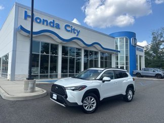 Used 2022 Toyota Corolla Cross LE image 1