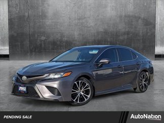 Used 2018 Toyota Camry SE image 1