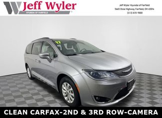Used 2017 Chrysler Pacifica Touring-L image 1