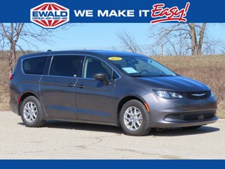 Used 2022 Chrysler Voyager LX image 1