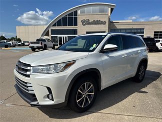 Used 2017 Toyota Highlander XLE image 1