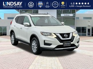 Used 2017 Nissan Rogue SV image 1