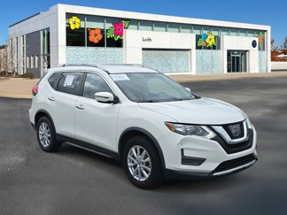 Used 2017 Nissan Rogue SV image 1