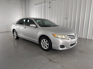 Used 2011 Toyota Camry LE image 1