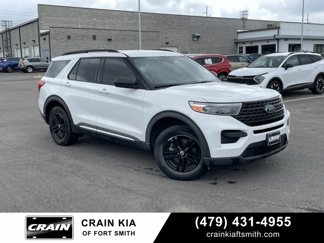 Used 2020 Ford Explorer XLT image 1