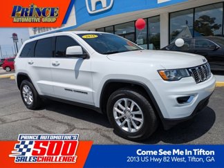 Used 2021 Jeep Grand Cherokee Laredo image 1
