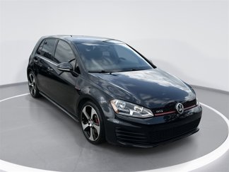 Used 2017 Volkswagen Golf S image 1