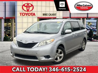 Used 2012 Toyota Sienna LE image 1
