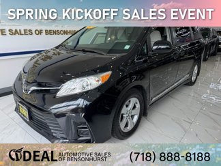 Used 2018 Toyota Sienna LE image 1