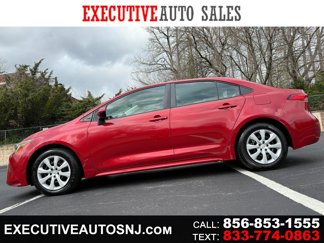 Used 2020 Toyota Corolla LE image 1