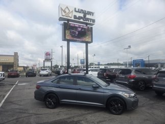 Used 2024 Volkswagen Jetta SE image 1