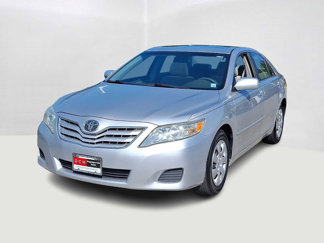 Used 2010 Toyota Camry LE image 1