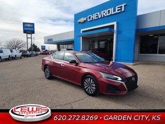 Used 2024 Nissan Altima 2.5 SV image 1