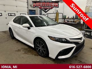 Used 2021 Toyota Camry SE image 1