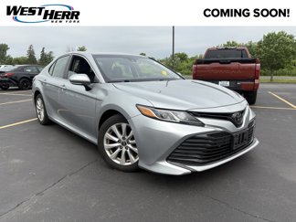 Used 2018 Toyota Camry LE image 1