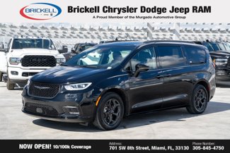 Used 2025 Chrysler Pacifica Premium image 1