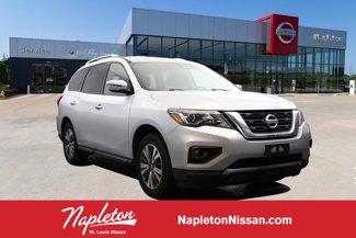 Used 2017 Nissan Pathfinder SV image 1