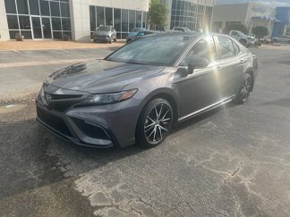 Used 2024 Toyota Camry SE image 1