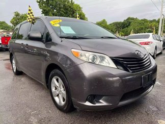 Used 2014 Toyota Sienna L image 1